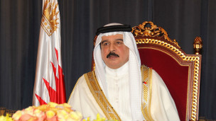ملك البحرين يؤكد احترام بلاده لحرية الاحتجاج بينما الشرطة تفرق المتظاهرين الشيعة المناهضين لحكمه